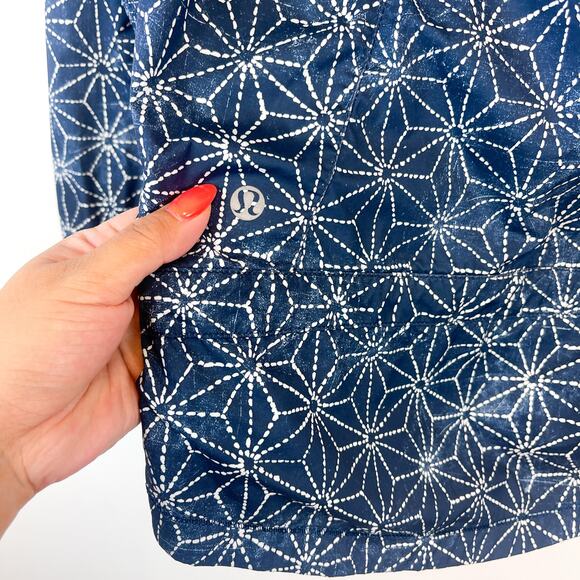 Lululemon Size 2 Blue Printed 1/2 Zip Windbreaker Hooded Jacket - Picture 11 of 14